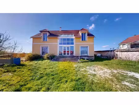 maison familiale de 145 m2 (255 m2 utiles) avec piscine te