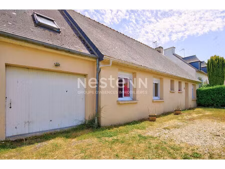 a vendre maison plain pied 2 chambres et 3 bureau possibilité d'une 3 chambre  a yffiniac 