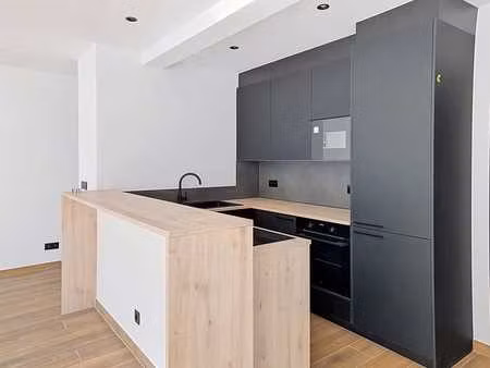 studios modernes entièrement rénovés - aile droite