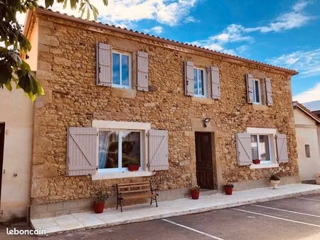 t2 rénové dans maison de caractère
