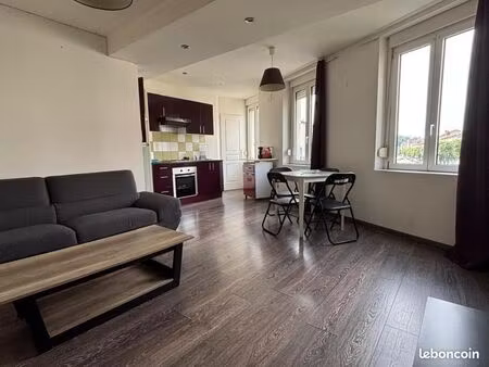 studio 2 pièces 60 m²