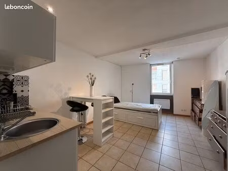 à louer — studio meublé 24 m² — centre-ville de mâcon
