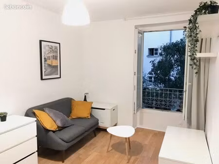 loue grand studio meublé  au calme et lumineux