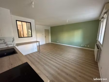 location t2 54 m2 + garage saint-chamond centre