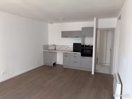t3 rénové a neuf 70 m² avec jardin  garage et parking privatif – proche saintes gare