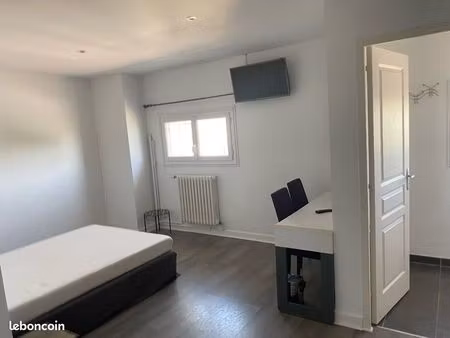 loue studio meublé 480