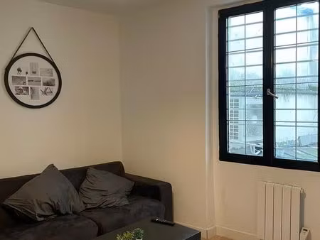 studio équipé de 20 m² – paris 18e – métro la fourche