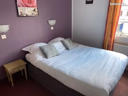 loue chambre meublé 300