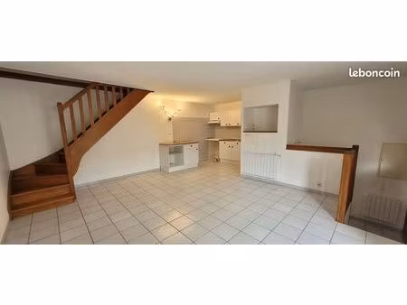 maison de ville t3 plein centre jaunay-marigny