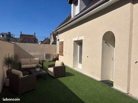 ? maison meublée 100 m² refaite à neuf – climatisation – 2 chambres – terrasse 60 m² – rom