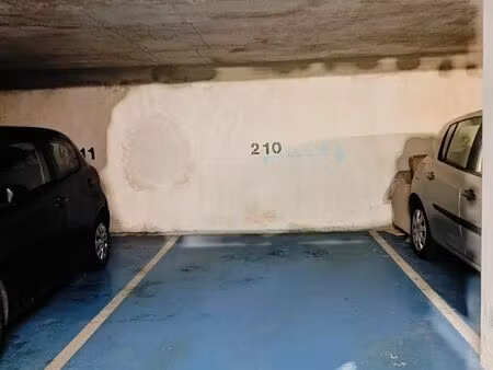 place de parking sécurisée - résidence standing - 13 minutes à pieds du metro ligne 8 stat