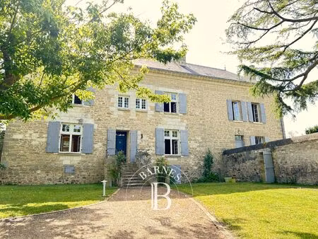 à vendre  propriété doué-en-anjou 6 chambres - 555 m² - 945 000 €