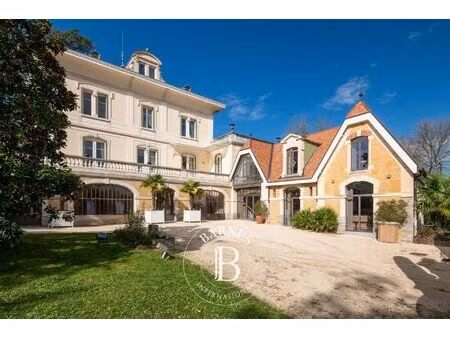 à vendre  propriété dommartin 9 chambres - 584 m² - 3 200 000 €