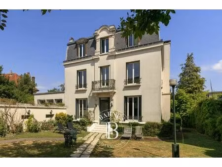 à vendre  hôtel particulier suresnes 6 chambres - 370 m² - 2 790 000 €