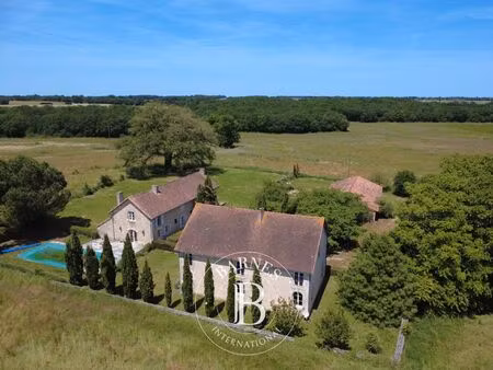 à vendre  maison saint-savin 7 chambres - 370 m² - 695 000 €