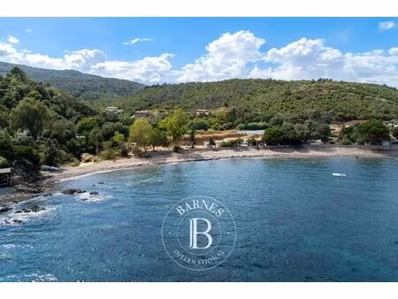 à vendre  maison sari-solenzara 16 chambres - 342 m² - 3 600 000 €