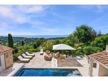 à vendre  villa les issambres 5 chambres - 200 m² - 2 995 000 €