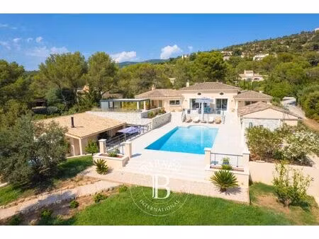 à vendre  villa roquebrune-sur-argens - 380 m² - 2 970 000 €