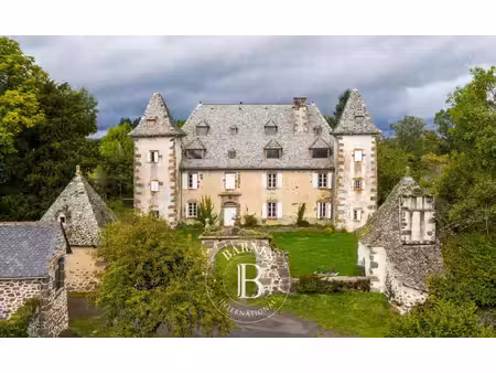 à vendre  château mur-de-barrez 10 chambres - 550 m² - 395 000 €