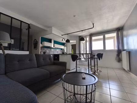 à louer – appartement meublé t3 de 71.88 m² – feyzin (place louis grenier)