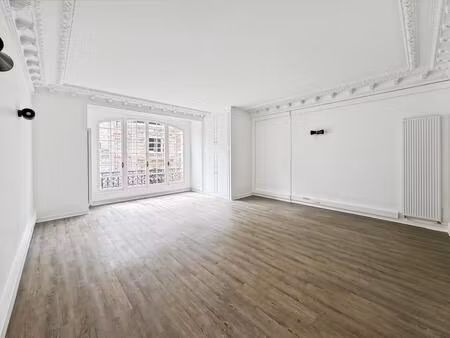 bureaux en très bon état au sein d'un bel immeuble en plein coeur du 9ème