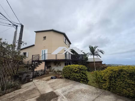 superbe villa f5 meublée avec vue mer à petite-île