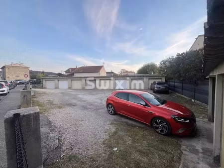 vente parking 200 m² à valreas (84600)  139 000 €