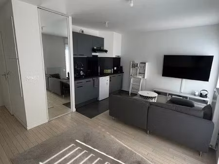 location meublée appartement 1 pièce 29 m² à saint-cyr-l'ecole (78210)  600 €