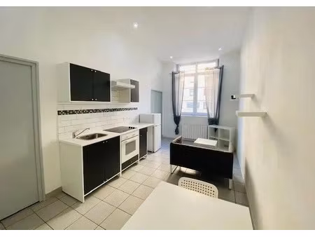 location meublée appartement 2 pièces 33 m² à saint-etienne (42000)  425 €