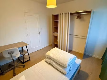 location meublée appartement 4 pièces 70 m² à clermont-ferrand (63000)  420 €
