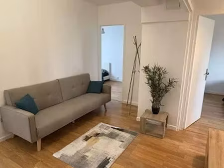 location meublée appartement 5 pièces 62 m² à massy (91300)  565 €