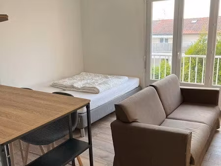 location meublée appartement 1 pièce 27 m² à reims (51100)  590 €