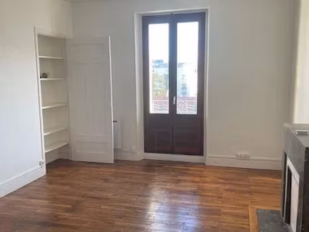 location meublée appartement 2 pièces 39 m² à grenoble (38000)  645 €
