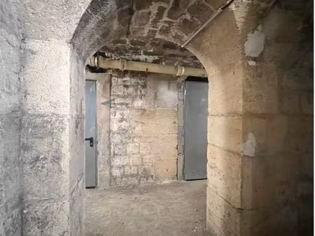 a vendre - cave saine de 14m carré  grande hauteur sous plafond  rue amelot 75011