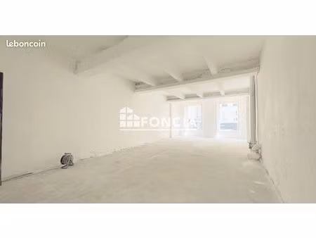 paris iii – reaumur-sebastopol / rue saint martin – appartement traversant et lumineux ave