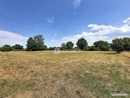 terrain 6 000 m² le tallud