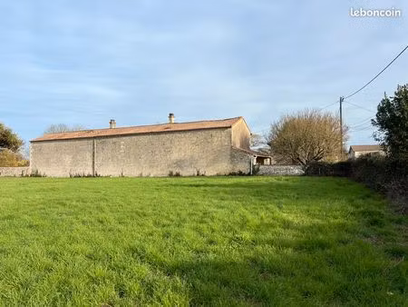 la crèche  lieu dit boisragon   terrain à batir de 784m2