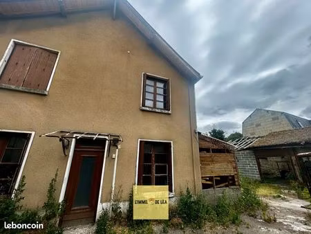 maison avec potentiel  proche des commerces à pieds