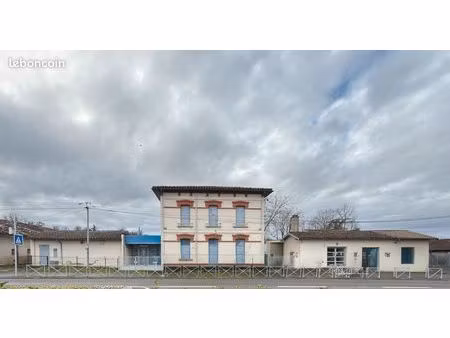 locaux/bureaux à louer 140m² zone commerciale de saint martial