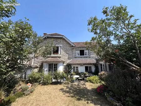 maison 100 m² ury