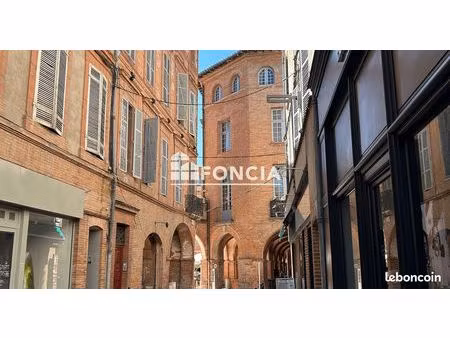 proche place nationale t2bis avec terrasse et cave