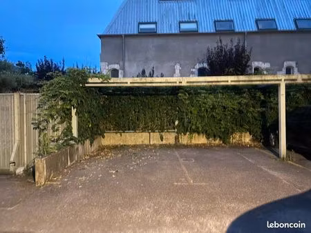 place de stationnement dans résidence sécurisée