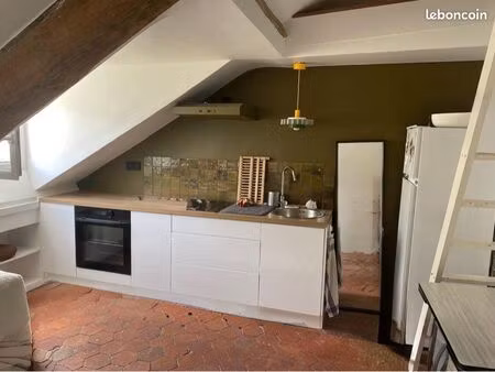 à louer – charmant appartement meublé atypique sous les toits de paris