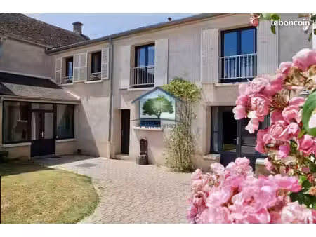 maison 8 pièces 226 m²