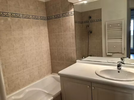 location appartement 2 pièces 48 m² à aix-en-provence (13090)  1 095 €