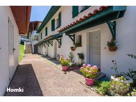 appartement et jardinet t3 de 61 m2 à lahonce 64990