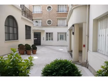 location meublée appartement 3 pièces 57 m² à paris 16ème (75016)  1 990 €
