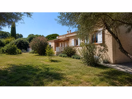 maison familiale de 232m2 sur un terrain de 1355m2.