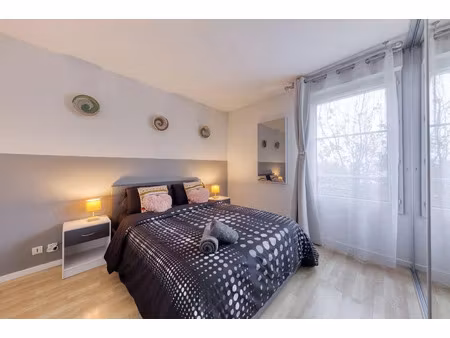 location meublée appartement 2 pièces 43 m² à noisy-le-grand (93160)  1 250 €