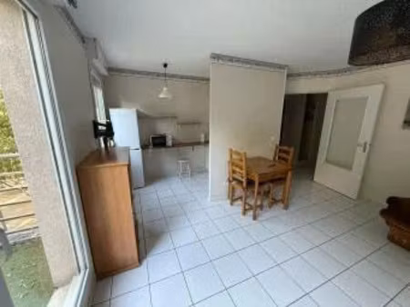 location meublée appartement 1 pièce 31 m² à villeurbanne (69100)  720 €